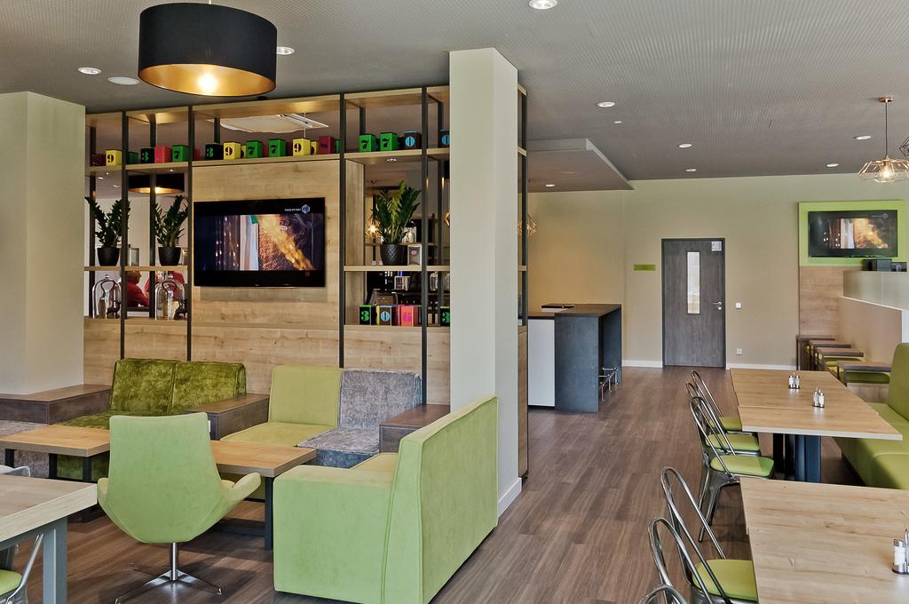 Hotel Super 8 By Wyndham North