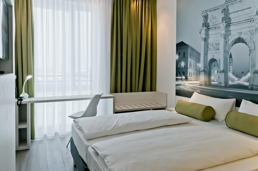 Super 8 By Wyndham North Hotel Munich